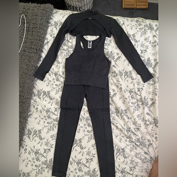 New Ardene 3pc Move Athletic Set - Picture 5 of 15